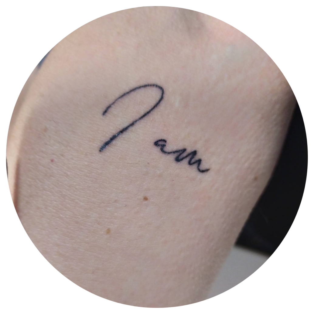 Tatuaggio โI amโ dellโautrice del blog personale Disordine Perfetto come espressione di autenticitร