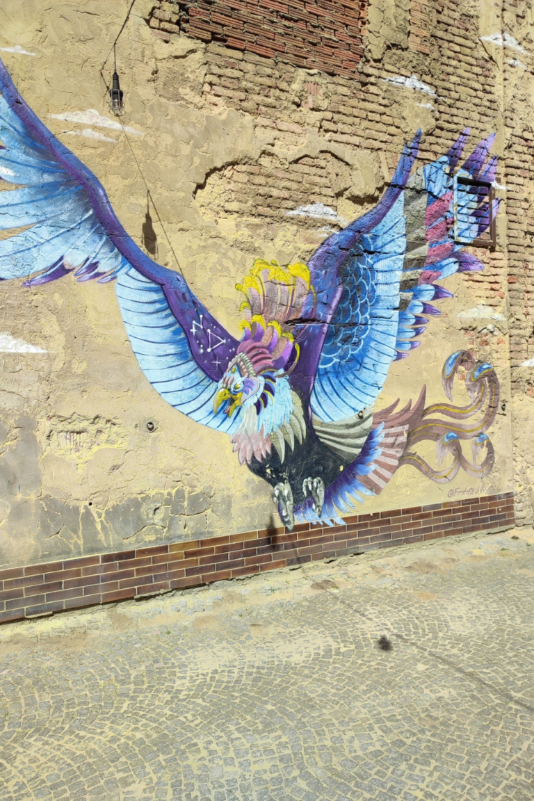 Un invito a rimettersi in gioco. Murales di un'aquila a Praga
